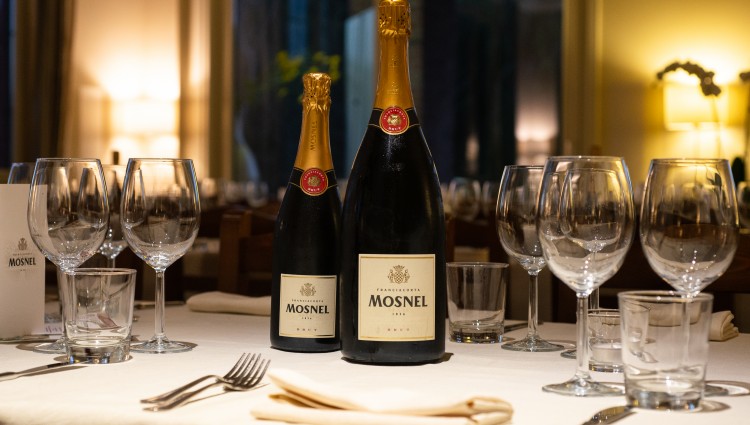 CASSOEULA & BOLLICINE Franciacorta MOSNEL